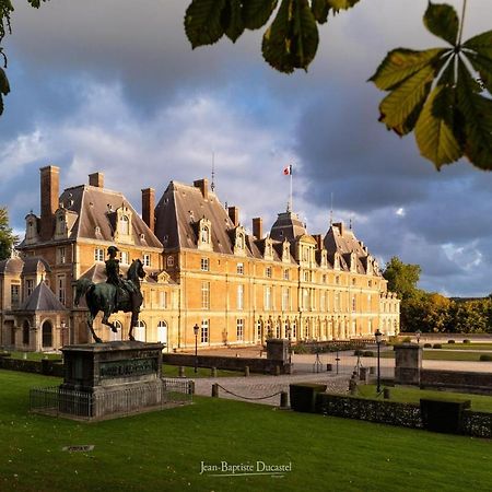 La Verriere. Les Locations Isahora C'Est Aussi Plusieurs Appart' De Standing A 2 Pas Du Chateau D'Eu, Des Falaises Du Treport, De Mers Les Bains Et Aux Portes De La Baie De Somme Eu (Seine-Maritime) Kültér fotó